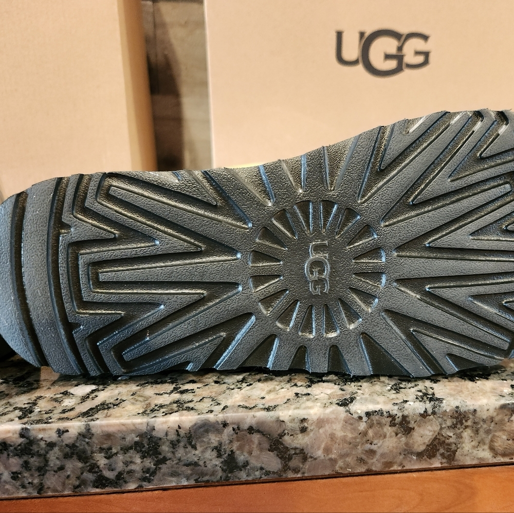 UGG CLASSIC MINI PARTY SPOTS